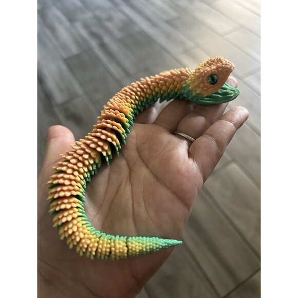 3D Printed Articulated Ombre Viper Snake. Fidget Toy. - Picture 3 of 9